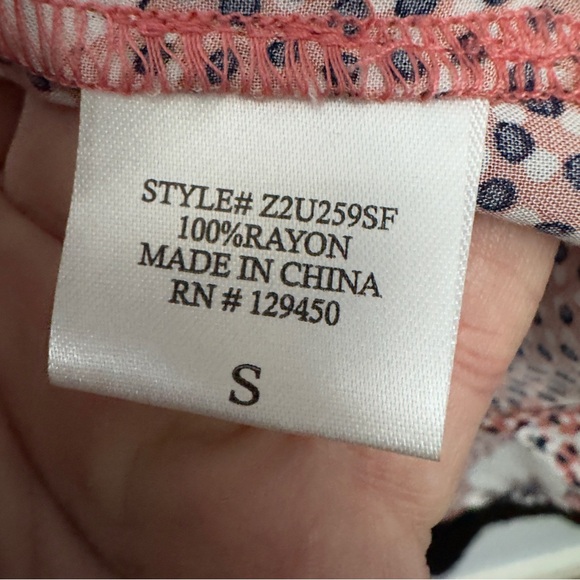 Brina & Em Floral Long Sleeve Rayon Blouse Small NWT High-Low Hem - Picture 5 of 7